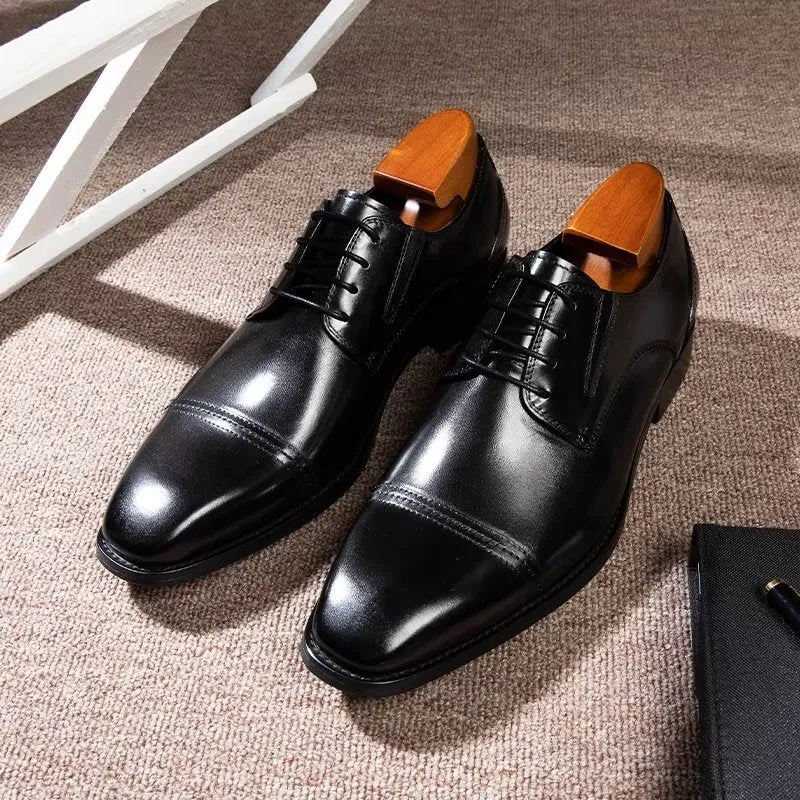 Diamoré Timeless Lace-Up Elegance