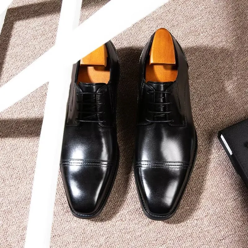 Diamoré Timeless Lace-Up Elegance